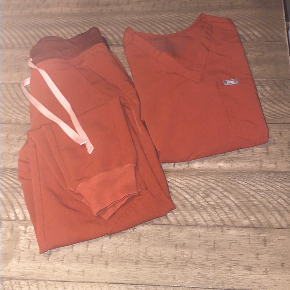Figs Women's Scrub Set in Rust Orange
